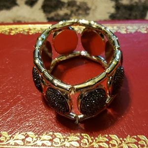 Plastic stretching bracelet